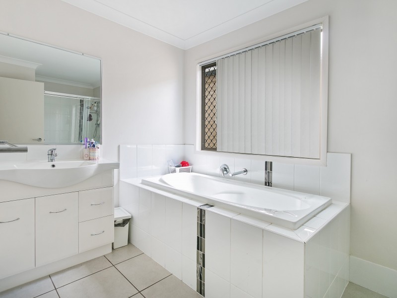 12 Duporth Crescent, Dakabin QLD 4503