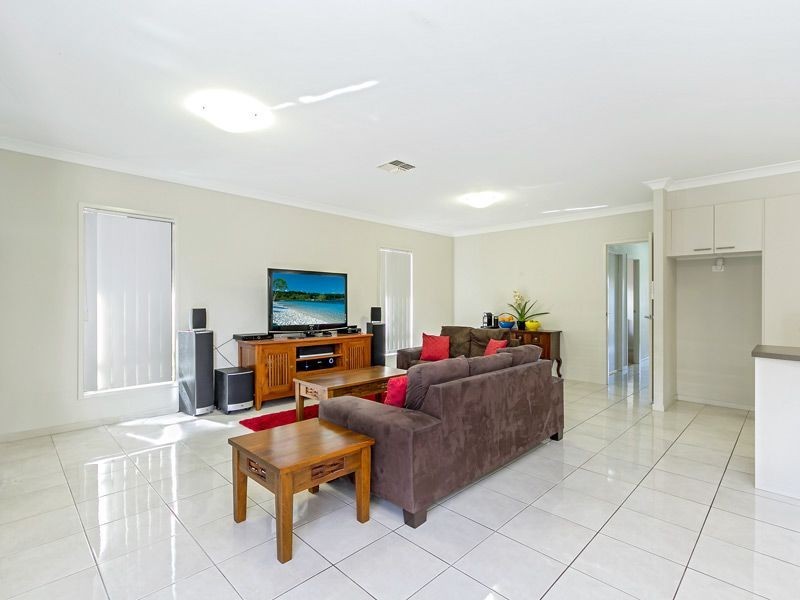 8 Moorhen Lane, North Lakes QLD 4509