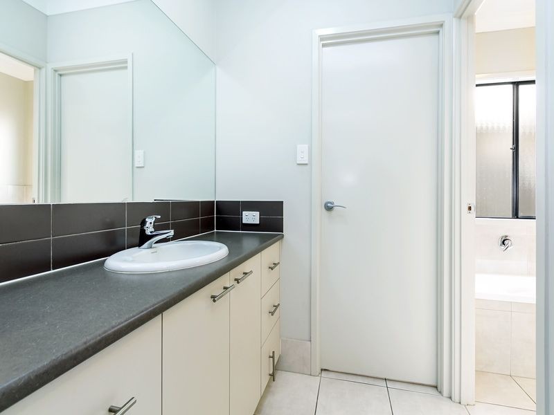8 Moorhen Lane, North Lakes QLD 4509