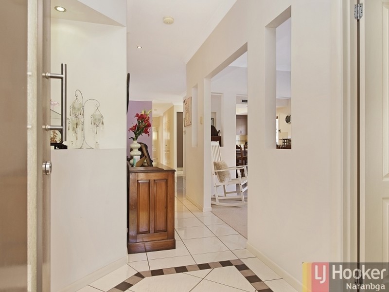 8 Thomson Close, North Lakes QLD 4509