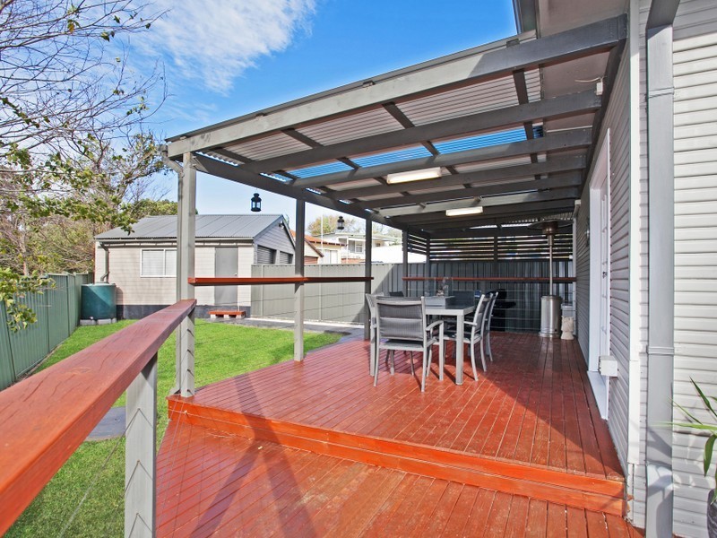 4 Leigh Crescent, Unanderra NSW 2526