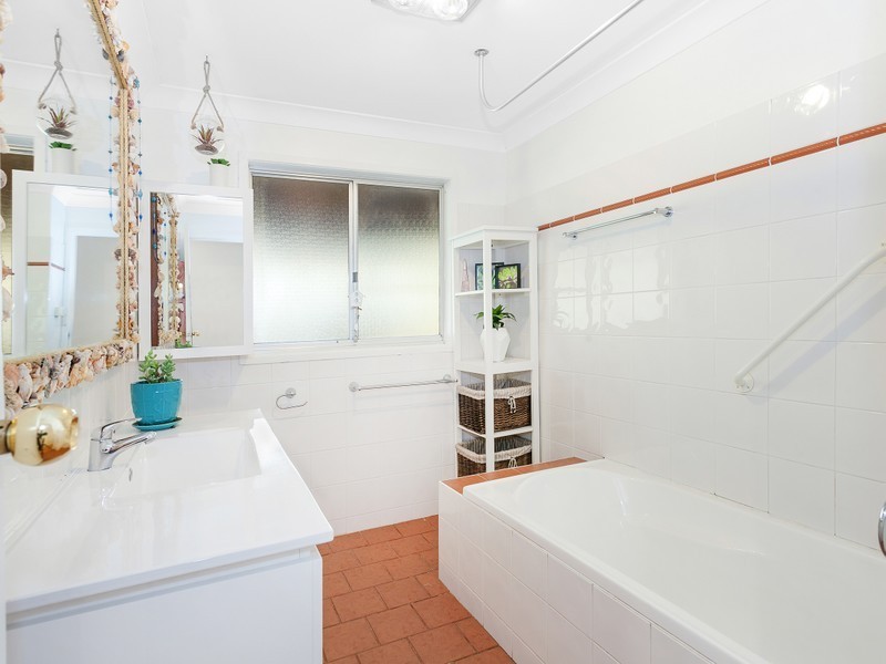 55 Stanley Avenue, Farmborough Heights NSW 2526