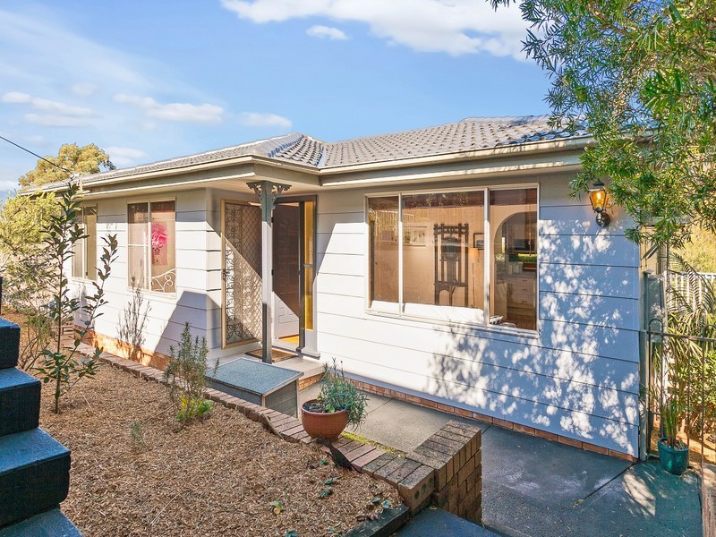 55 Stanley Avenue, Farmborough Heights NSW 2526