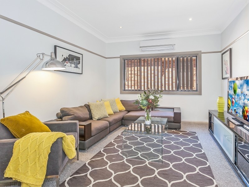 15 Hill Street, Coniston NSW 2500