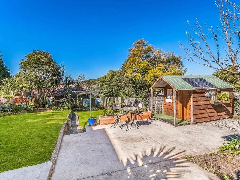 15 Hill Street, Coniston NSW 2500