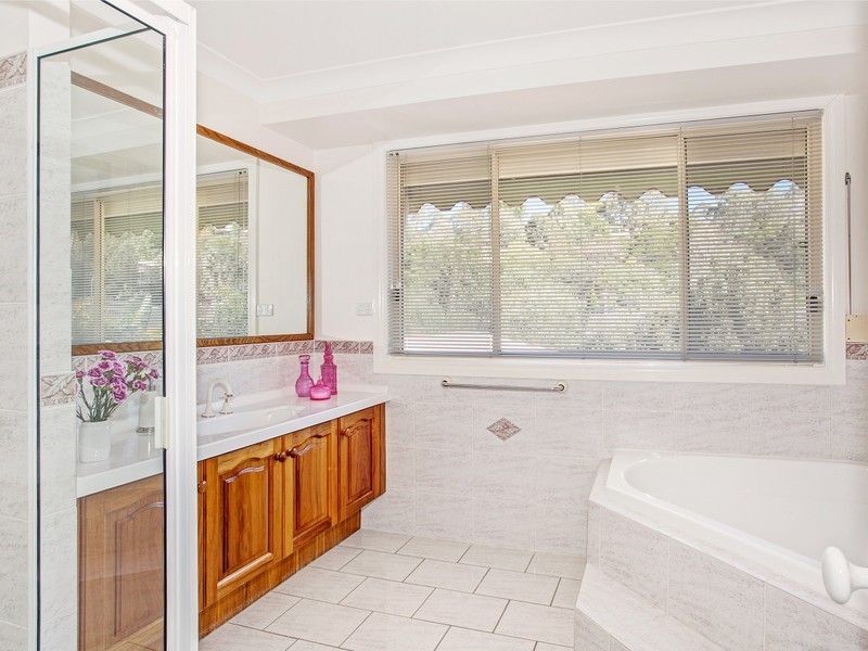 3 Sandalwood Road, Farmborough Heights NSW 2526