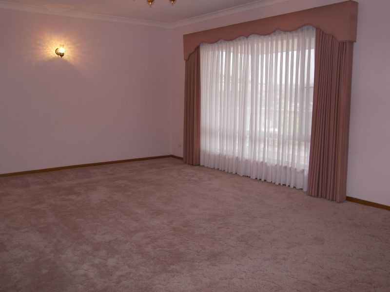 13 White Place, Figtree NSW 2525