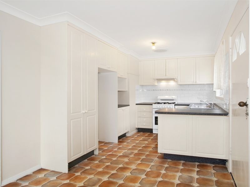 52 Cummins Street, Unanderra NSW 2526