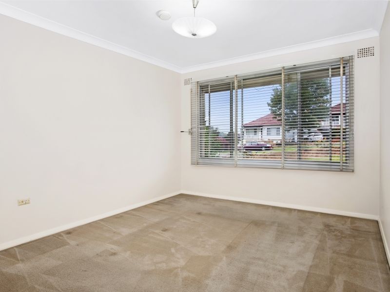 52 Cummins Street, Unanderra NSW 2526