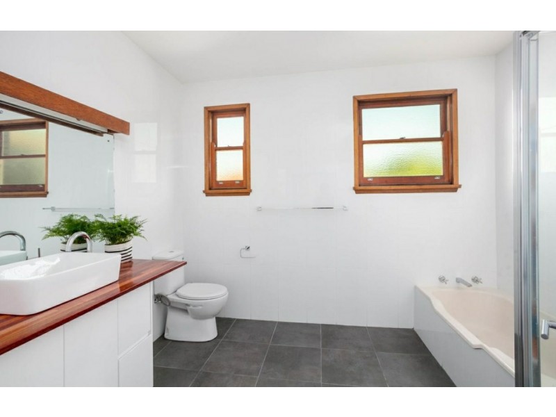 102 Bellevue Road, Figtree NSW 2525