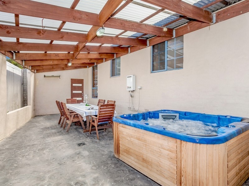 1 Karbo street, Figtree NSW 2525