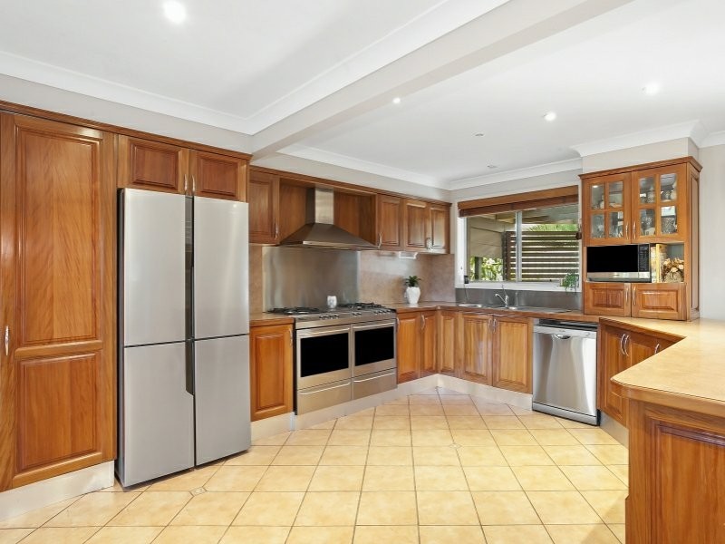 6 Loch Lomond Avenue, Farmborough Heights NSW 2526