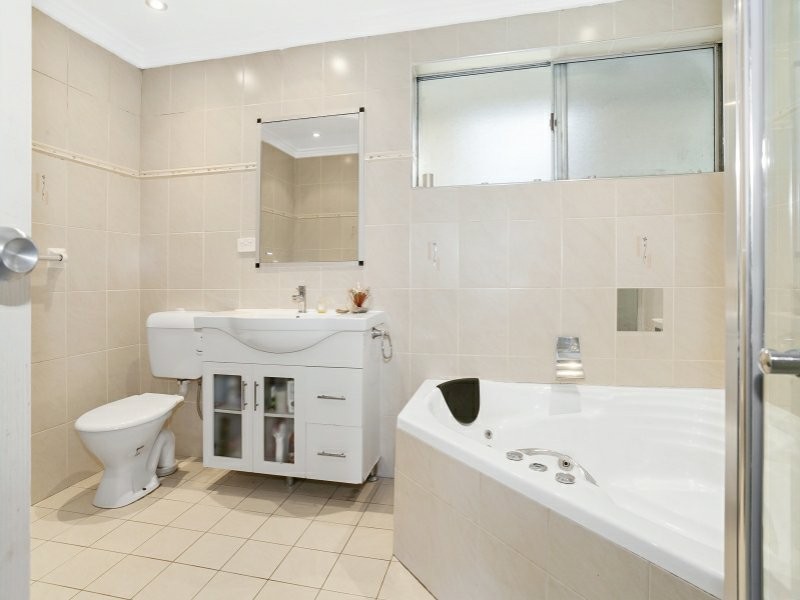 6 Loch Lomond Avenue, Farmborough Heights NSW 2526