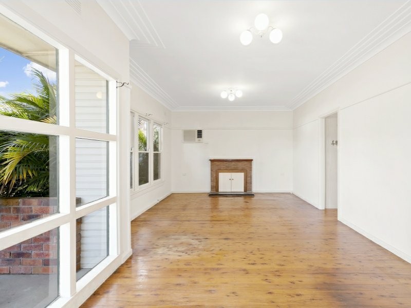 76 Farmborough Road, Unanderra NSW 2526