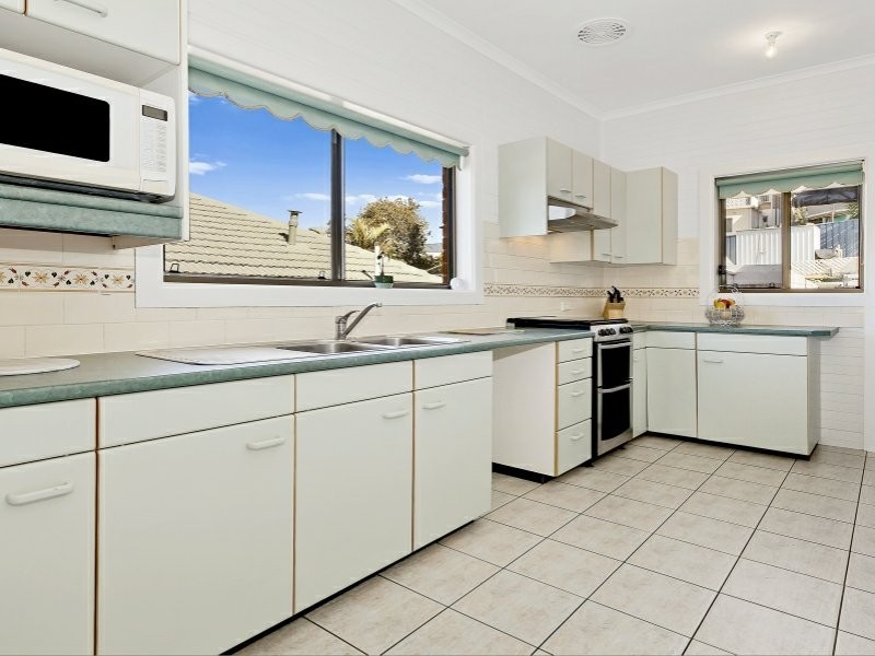 8 Karbo Street, Figtree NSW 2525