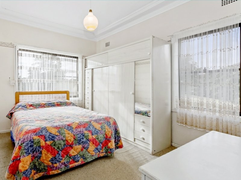 10 Karbo Street, Figtree NSW 2525