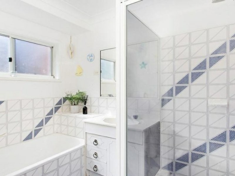 24 Poplar Avenue, Unanderra NSW 2526