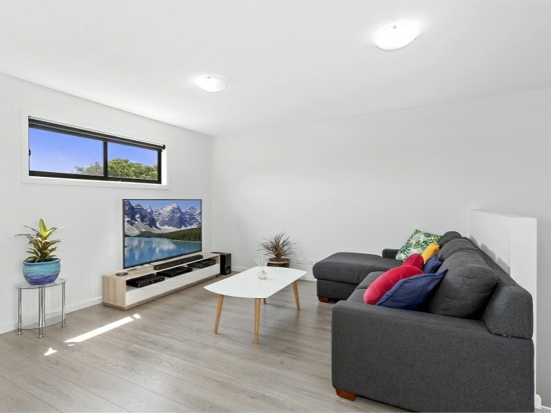 8/301 Princes Highway, Albion Park Rail NSW 2527