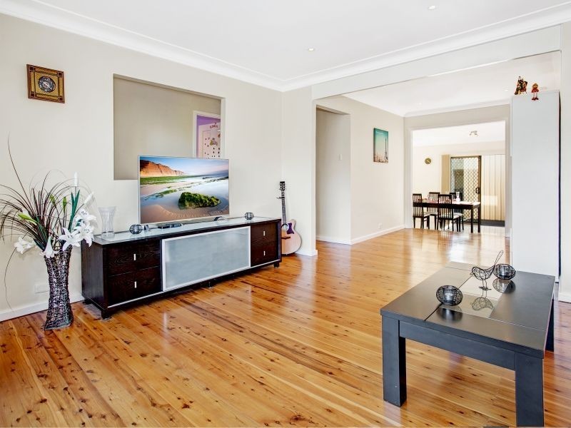 10 Stanley Avenue, Farmborough Heights NSW 2526