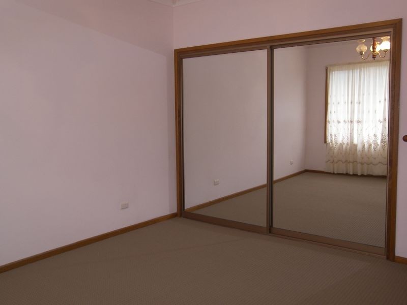 13 White Place, Figtree NSW 2525