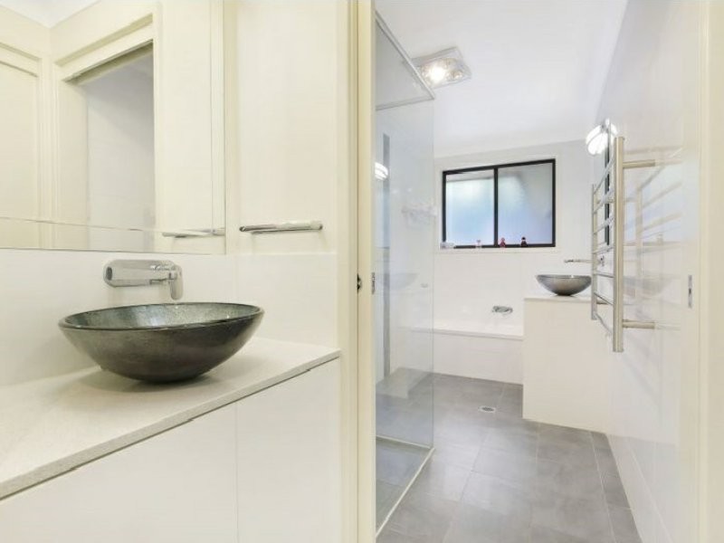 8 Jacaranda Avenue, Figtree NSW 2525