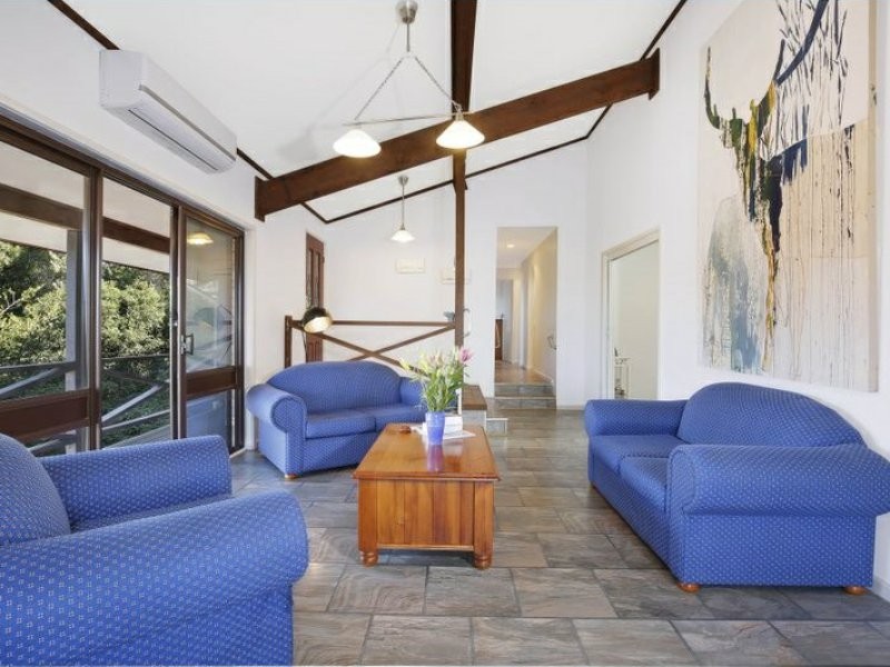 8 Jacaranda Avenue, Figtree NSW 2525