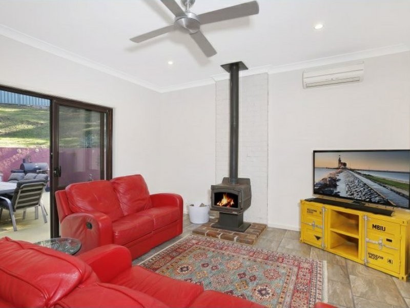 8 Jacaranda Avenue, Figtree NSW 2525