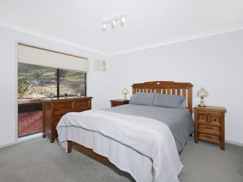 8 Jacaranda Avenue, Figtree NSW 2525