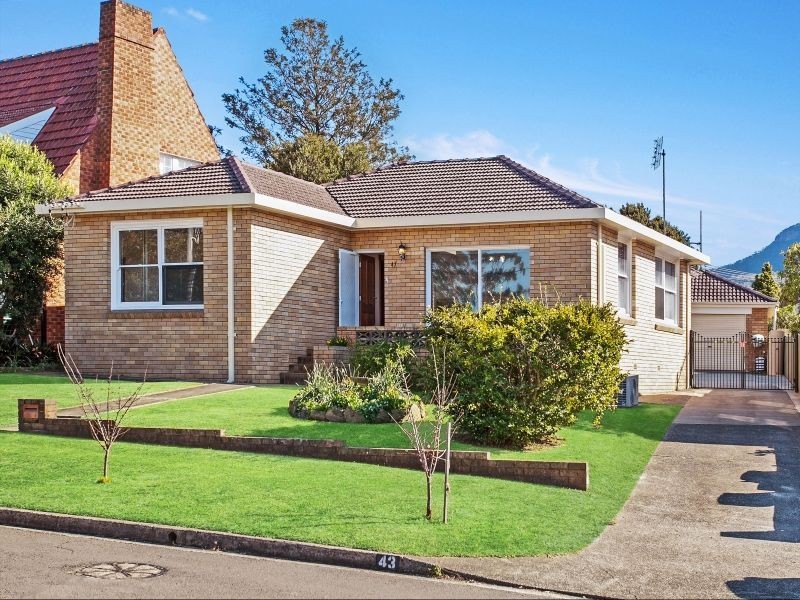43 Stanleigh Crescent, West Wollongong NSW 2500