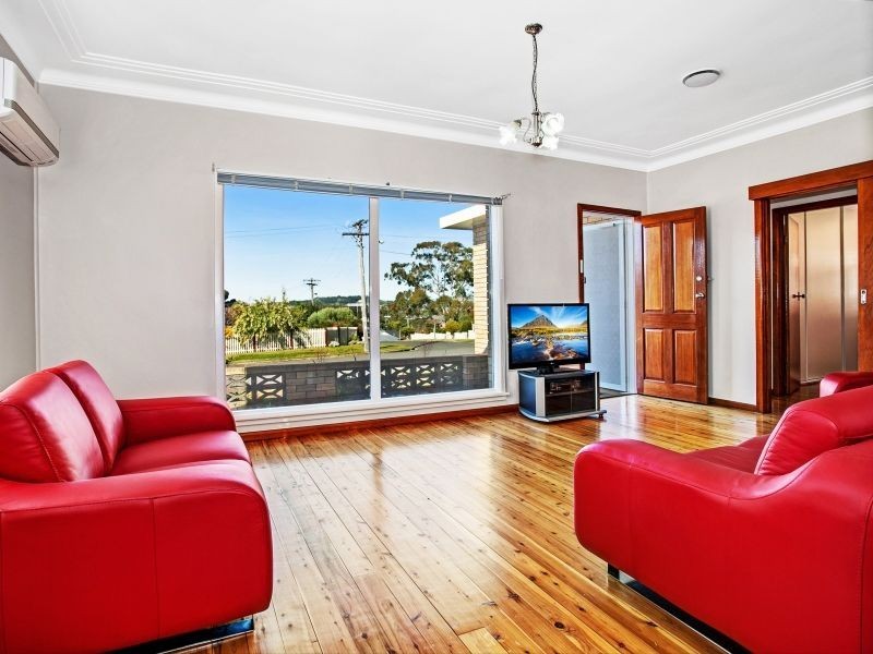 43 Stanleigh Crescent, West Wollongong NSW 2500