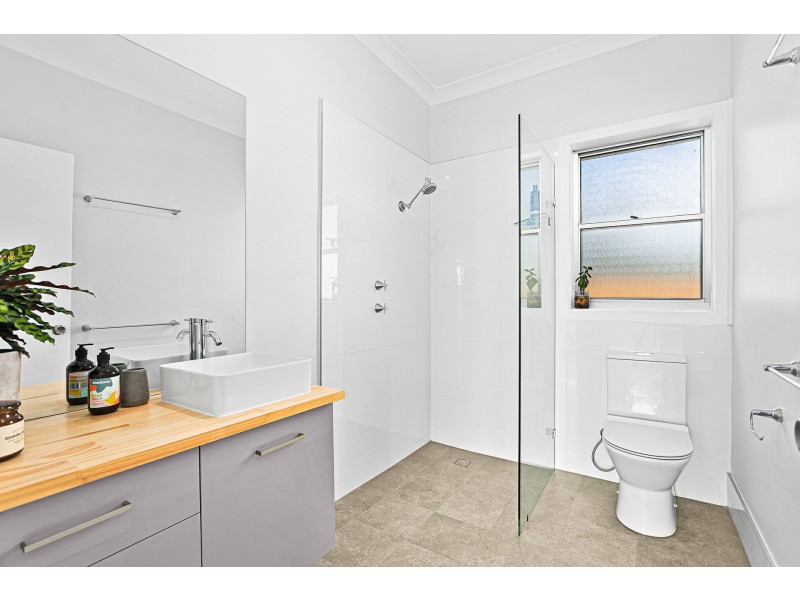 11 Bukari Street, West Wollongong NSW 2500