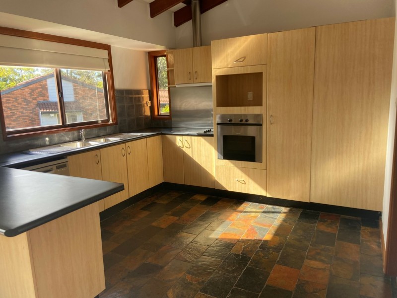 4 Heeterra Place, Cordeaux Heights NSW 2526