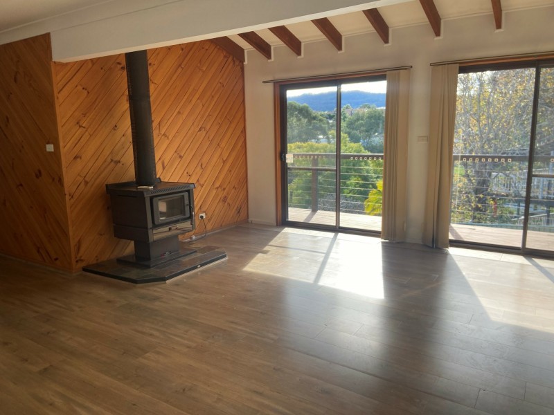 4 Heeterra Place, Cordeaux Heights NSW 2526