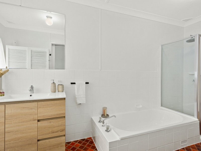 15 Shauna Crescent, Mount Keira NSW 2500