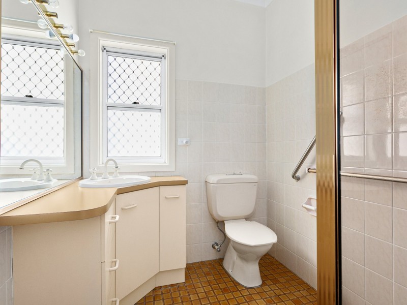 70 Mount Keira Road, West Wollongong NSW 2500