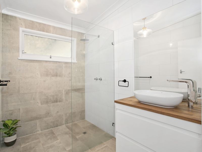 1 Gerard Avenue, Farmborough Heights NSW 2526