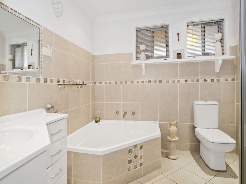 105 Iola Avenue, Farmborough Heights NSW 2526