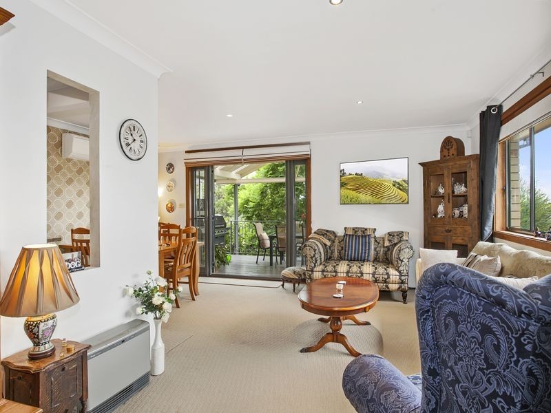 105 Iola Avenue, Farmborough Heights NSW 2526