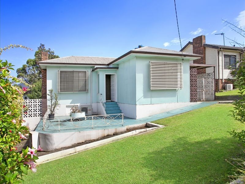 72 Taronga Avenue, Coniston NSW 2500