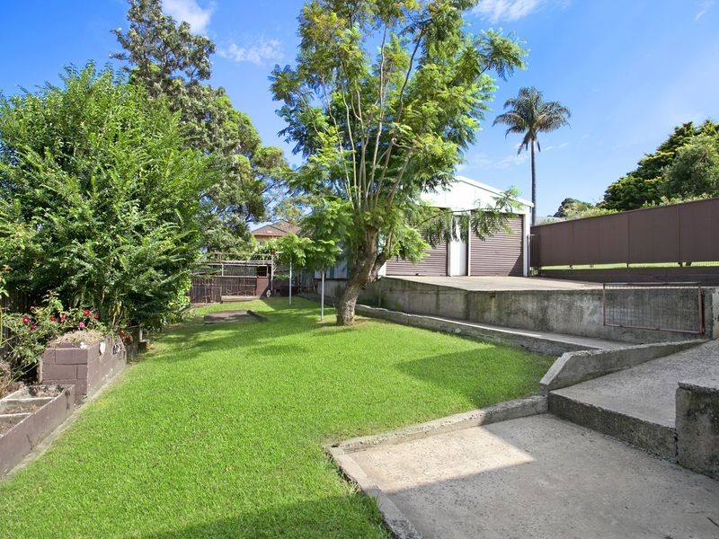 72 Taronga Avenue, Coniston NSW 2500