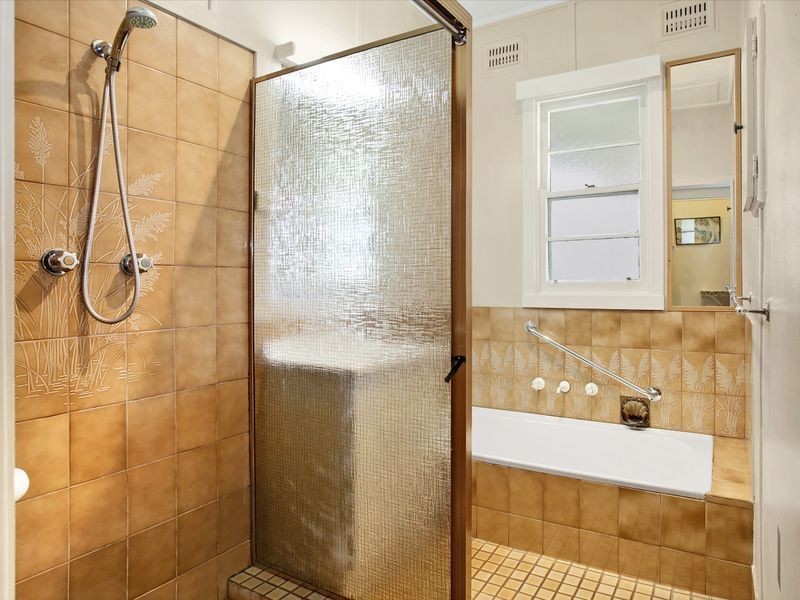72 Taronga Avenue, Coniston NSW 2500
