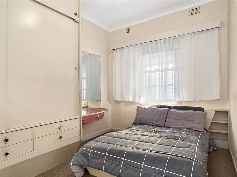 72 Taronga Avenue, Coniston NSW 2500