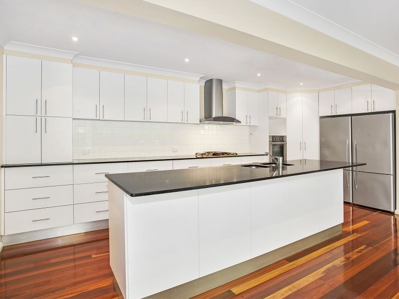 18 Woodlands Place, Figtree NSW 2525