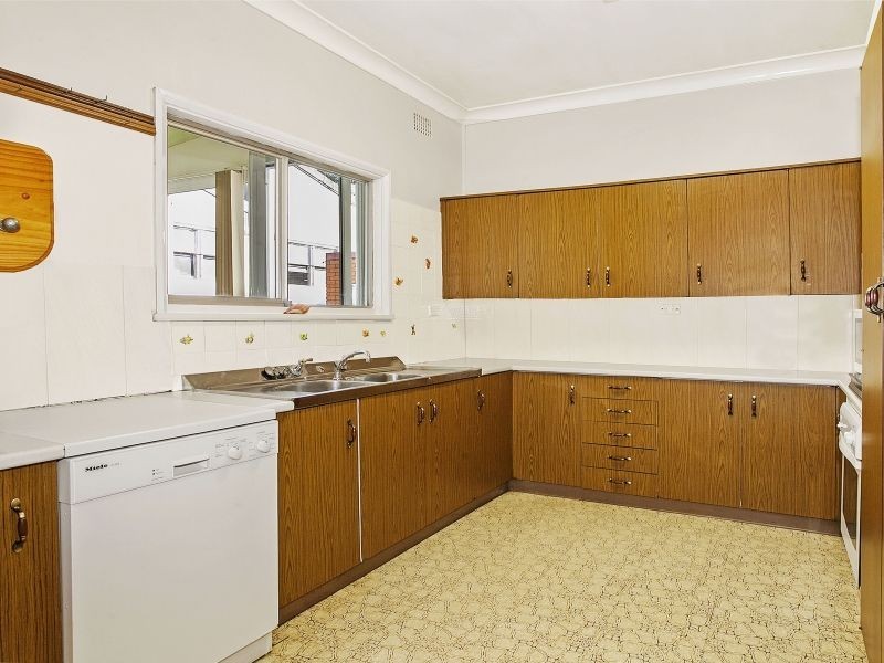 41 Thurston Crescent, Corrimal NSW 2518