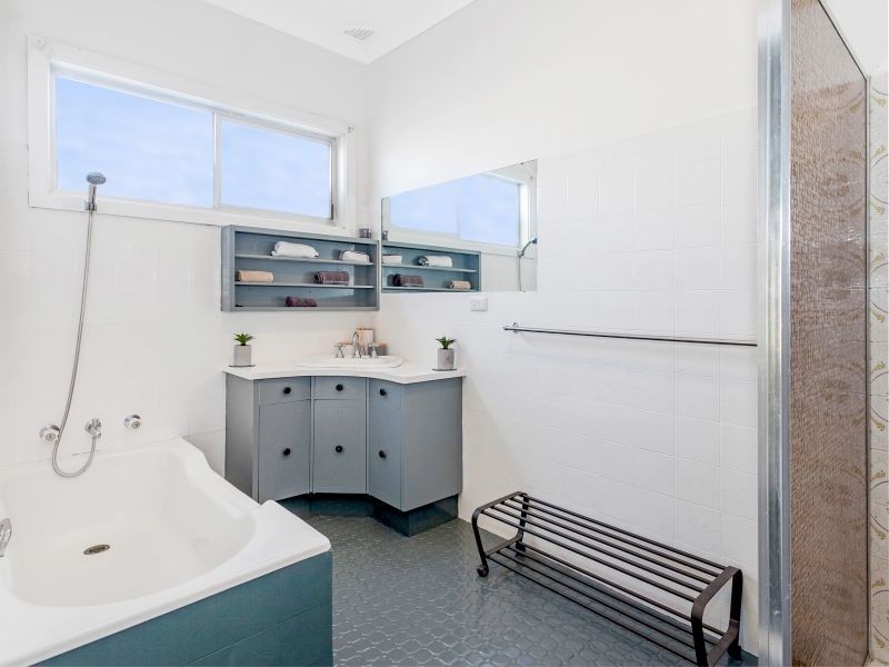 11 Lakeview Parade, Primbee NSW 2502