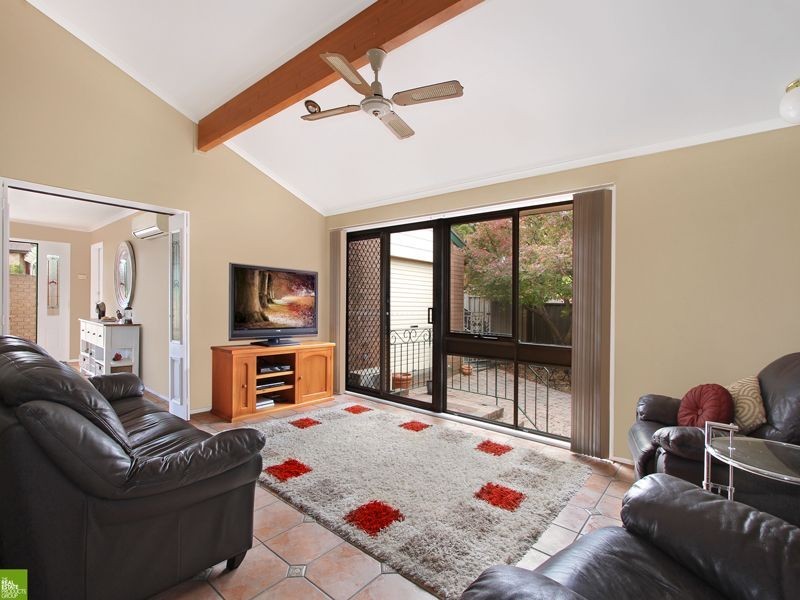 3 Erlinya Place, Cordeaux Heights NSW 2526