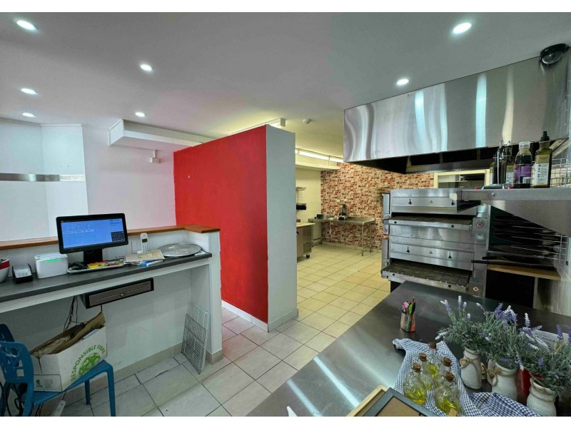Shop 8/90 Surf Parade, Broadbeach QLD 4218