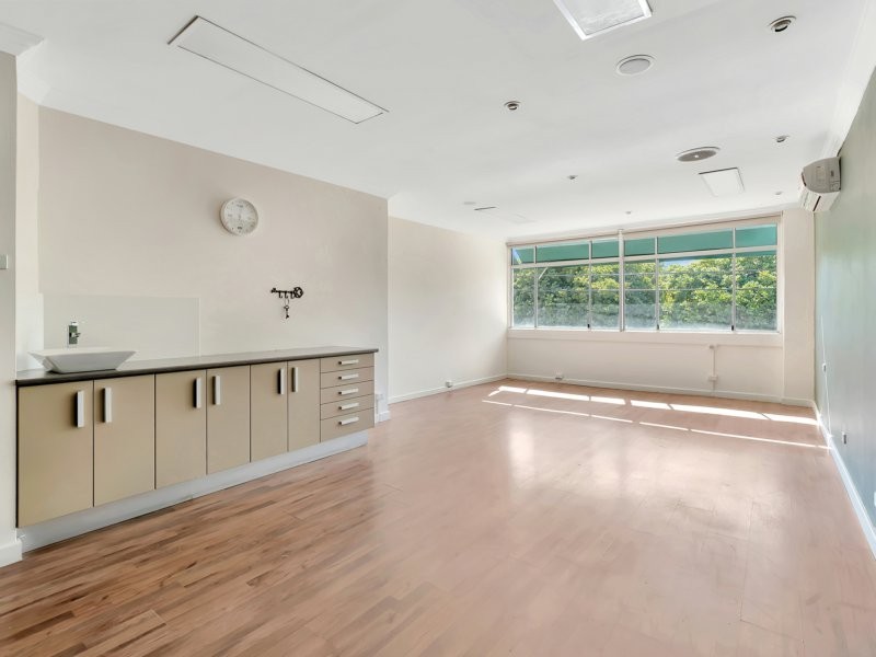 Suite 1/52 Thomas Drive, Chevron Island QLD 4217