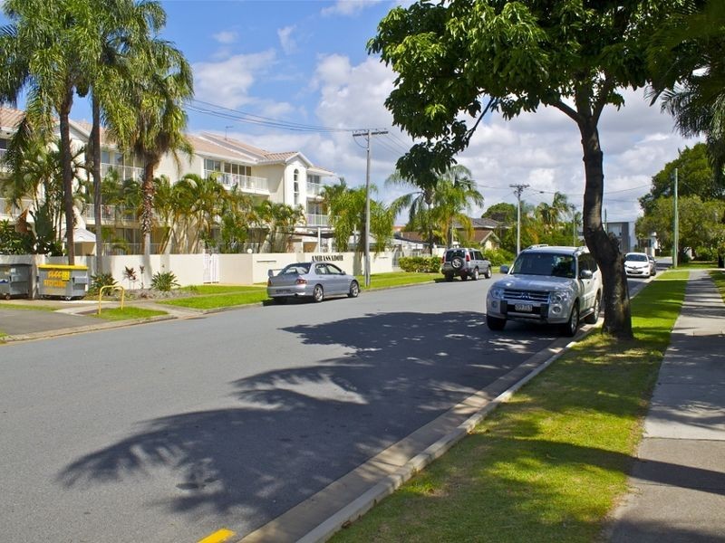 2/34 Thomas Drive, Surfers Paradise QLD 4217