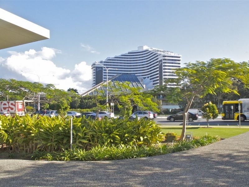 1/70 Surf Parade, Broadbeach QLD 4218